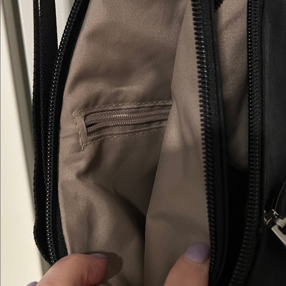 Baggallini Black Crossbody Bag - Picture 3 of 5